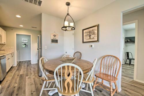 Apartamento Cheerful Condo Patio, 2 Mi To Branson Strip!