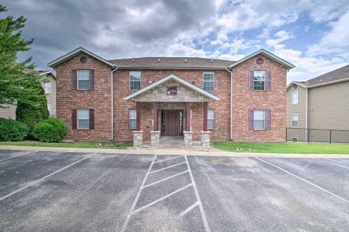 Apartamento Cheerful Condo Patio, 2 Mi To Branson Strip!