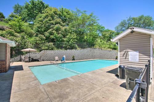 Apartamento Cheerful Condo Patio, 2 Mi To Branson Strip!