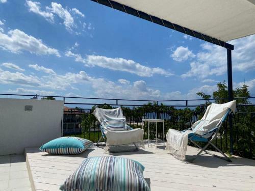 Casa Su Due Piani Con Terrazzo Sul Lungomare Di Rossano