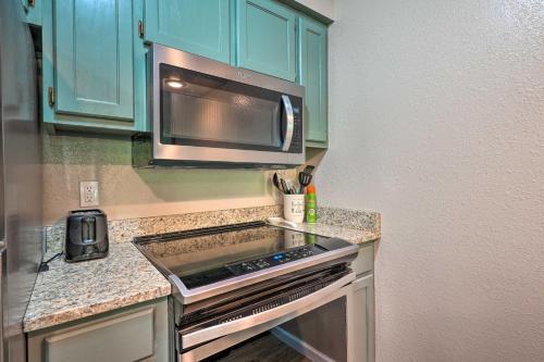 Apartamento Reeds Spring Condo With Balcony And Pool Access!