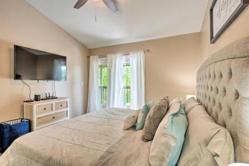 Apartamento Reeds Spring Condo With Balcony And Pool Access!