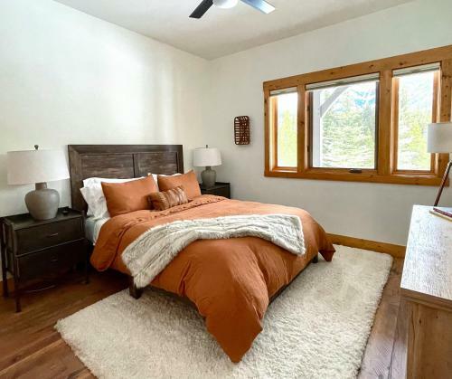 New Listing! Spectacular Big Sky Cabin