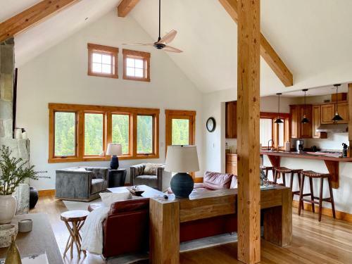 New Listing! Spectacular Big Sky Cabin