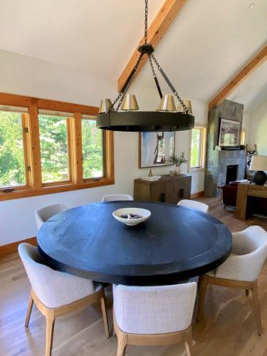 New Listing! Spectacular Big Sky Cabin