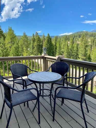 New Listing! Spectacular Big Sky Cabin