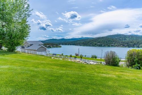 Exquisite Lake View Getaway
