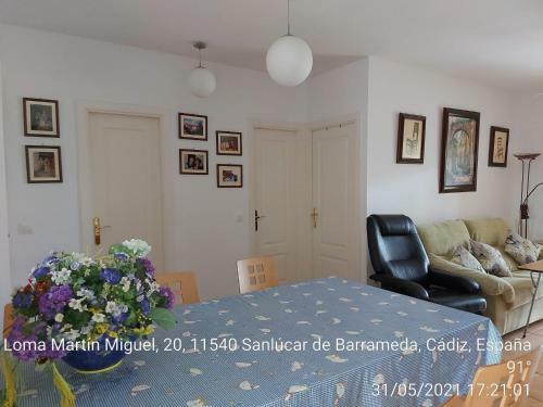 Apartamento Bajo Con Terraza. Piscina Y Jardin Comunitario