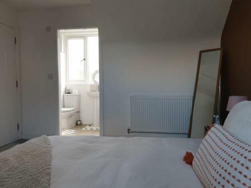 Queensize Private Room - En Suite And Free Parking