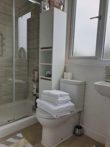 Queensize Private Room - En Suite And Free Parking