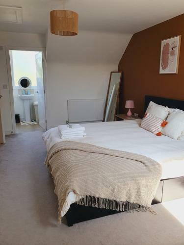 Queensize Private Room - En Suite And Free Parking