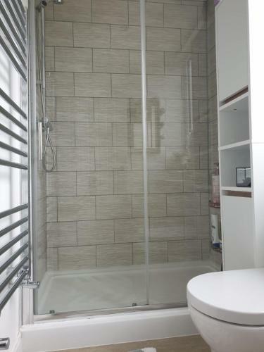 Queensize Private Room - En Suite And Free Parking