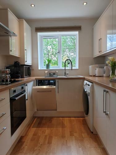 Queensize Private Room - En Suite And Free Parking