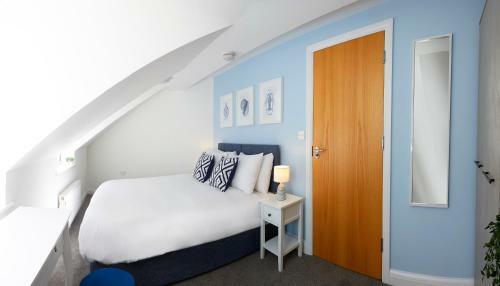Charming 4-bed Townhouse On South Cliff