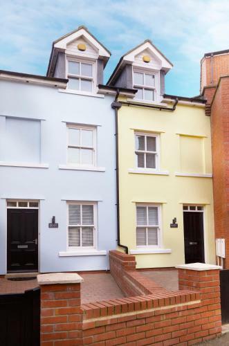 Charming 4-bed Townhouse On South Cliff