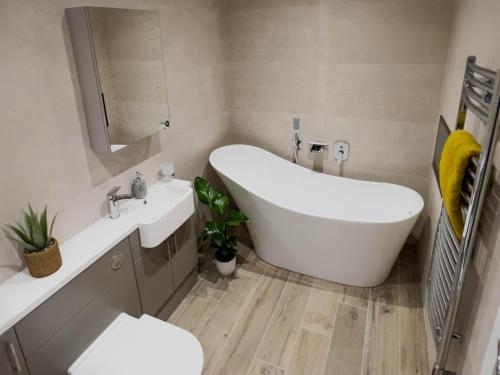 Pass The Keys Modern Stylish Town Centre Apartment With Parking