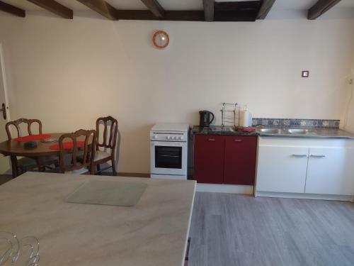 Charming 1-bed House In Genouille