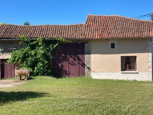 Charming 1-bed House In Genouille