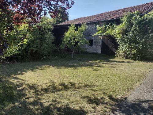 Charming 1-bed House In Genouille