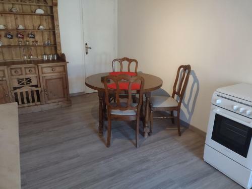 Charming 1-bed House In Genouille