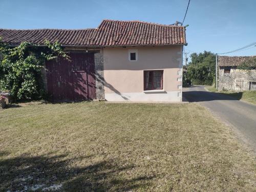 Charming 1-bed House In Genouille