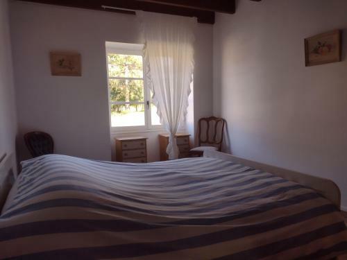 Charming 1-bed House In Genouille