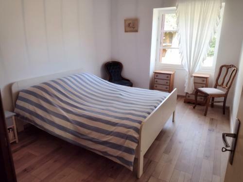 Charming 1-bed House In Genouille