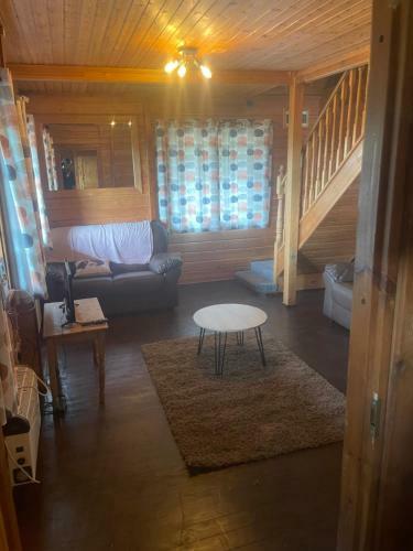 Riverside Log Cabin 3 Bedrooms Sleeps 6