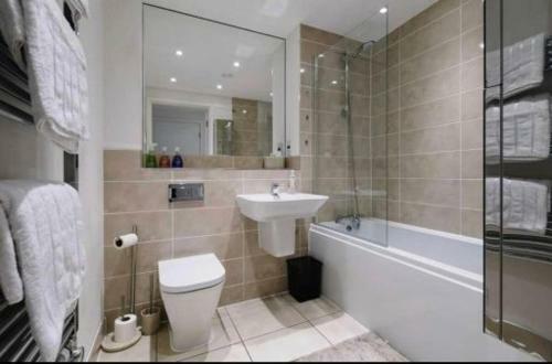 Apartamento 2 Bed 2 Bath. London-18 Mins. Heathrow In15 Mins