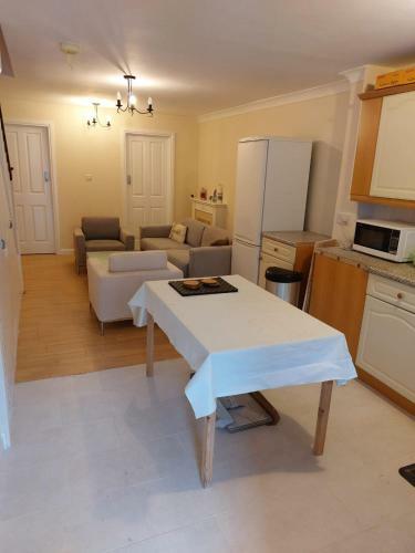 Hostal Spacious Single Room