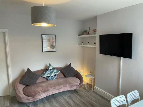 Modern Ground Floor Garden Apartment With Parking