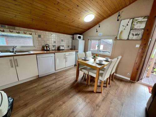 Bumble Bee Cabin