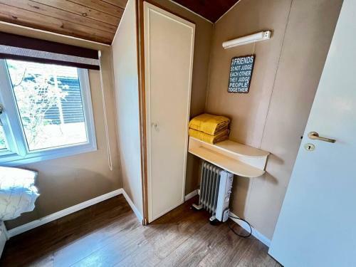 Bumble Bee Cabin