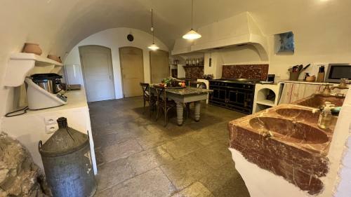 Chateau De Gignac - Monument Historique