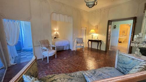 Chateau De Gignac - Monument Historique