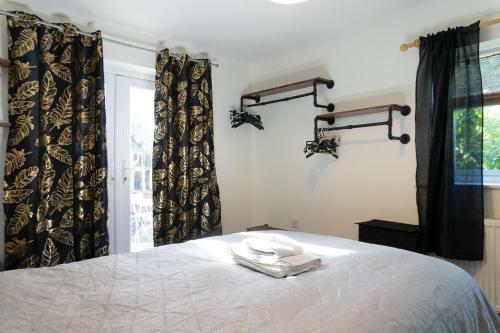 Studio Apartment W/ Private Garden Near Albert Rd