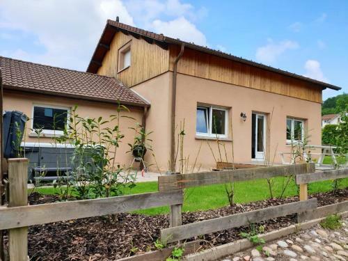 Maison De 4 Chambres Avec Jacuzzi Jardin Clos Et Wifi A Gerardmer