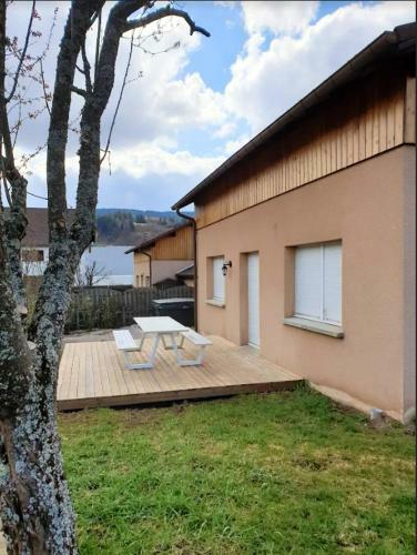 Maison De 4 Chambres Avec Jacuzzi Jardin Clos Et Wifi A Gerardmer