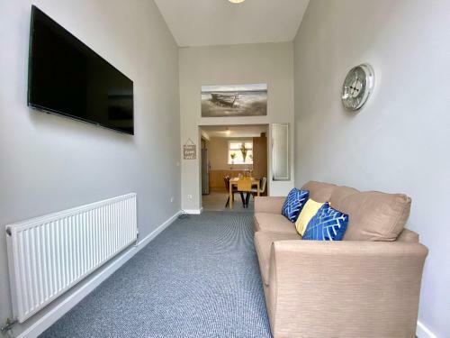 Fabulous 1 Bedroom Apartment - Sleeps 4