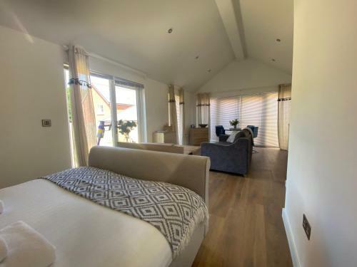 Little Lodge - Beautiful Modern Open Plan Lodge