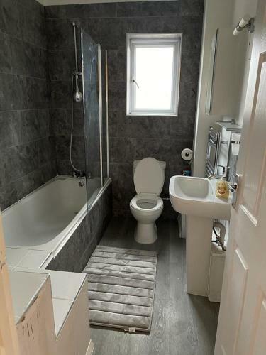 Alder En-suite Self Catering With Private Shower 3