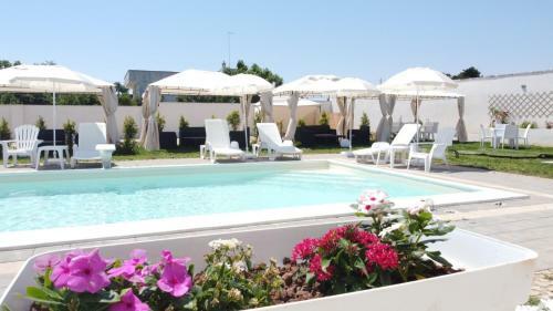 Bed & Breakfast Resort Leonardo - Pool And Restaurant