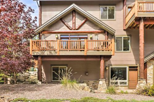 Apartamento Flathead Lake Getaway With Balcony, Fireplace!