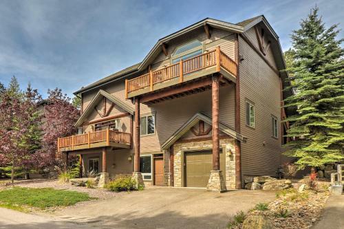 Apartamento Flathead Lake Getaway With Balcony, Fireplace!