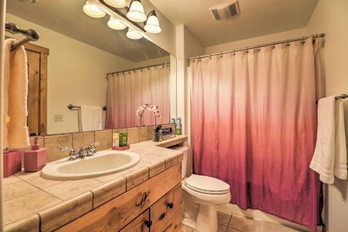 Apartamento Flathead Lake Getaway With Balcony, Fireplace!