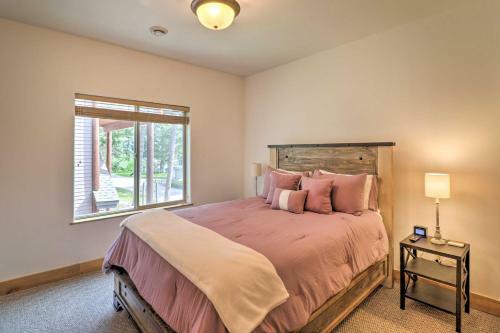 Apartamento Flathead Lake Getaway With Balcony, Fireplace!