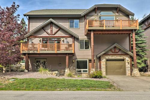Apartamento Flathead Lake Getaway With Balcony, Fireplace!