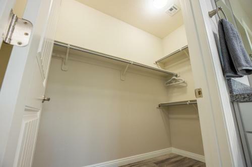 1900 Sqft House W/25ft Heated Pool/spa- Strip View