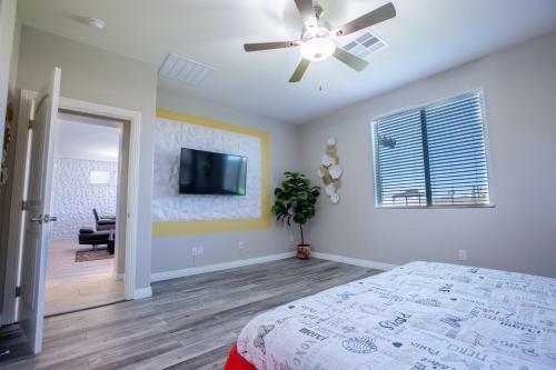 1900 Sqft House W/25ft Heated Pool/spa- Strip View
