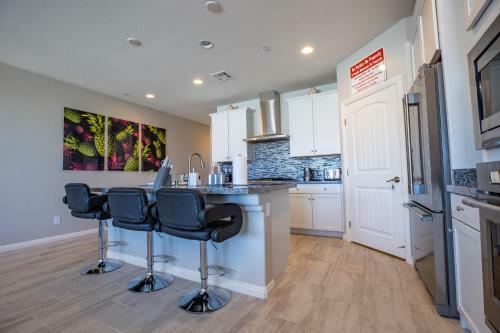 1900 Sqft House W/25ft Heated Pool/spa- Strip View